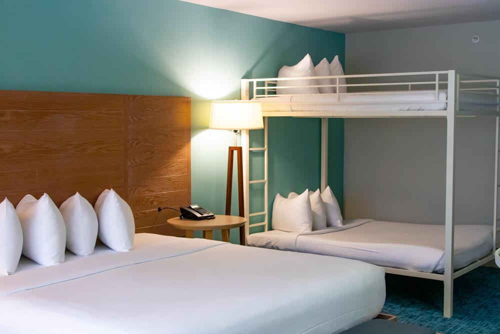 MARGARITAVILLE RESORT BILOXI-guestroom-Guest Room,Suite,On-Site.jpg