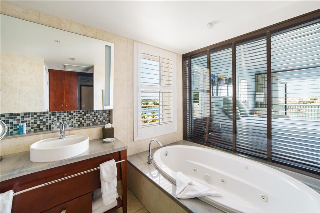 Newstead Belmont Hills Golf Resort and Spa-guestroom-Guest Room,Bathroom,On-Site.jpg