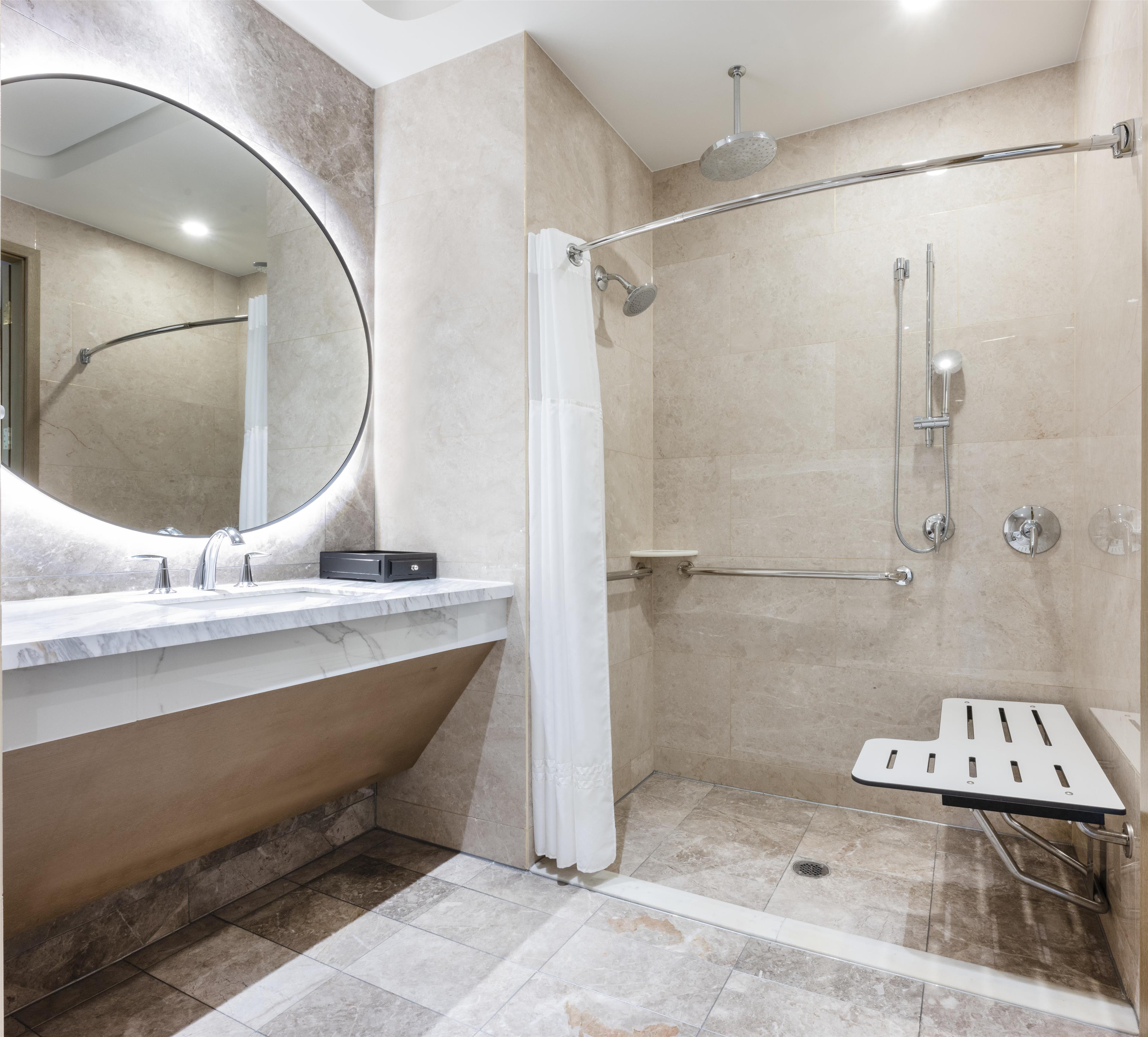 Blossom Hotel Houston, Curio Collection by Hilton - Tap to explore photos
