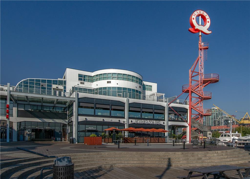 Lonsdale Quay Hotel