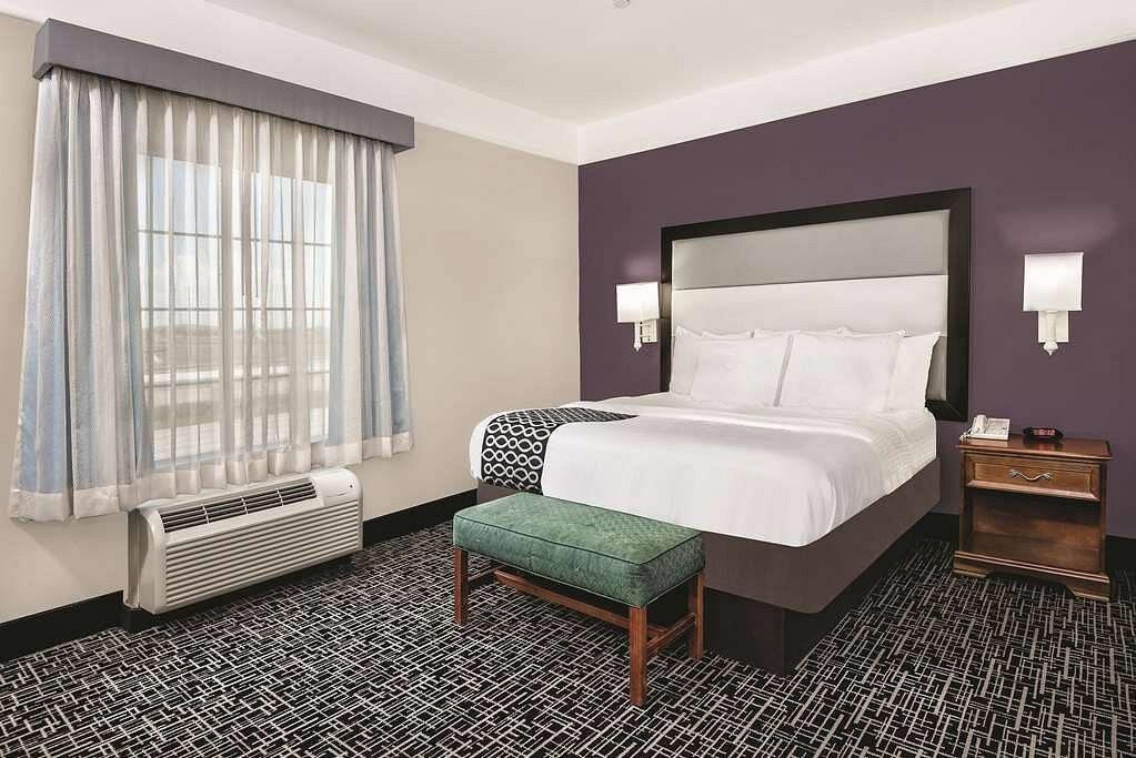 VISTA DEL SOL HOTEL - ROSENBERG-guestroom-Guest Room,Suite,On-Site.jpg