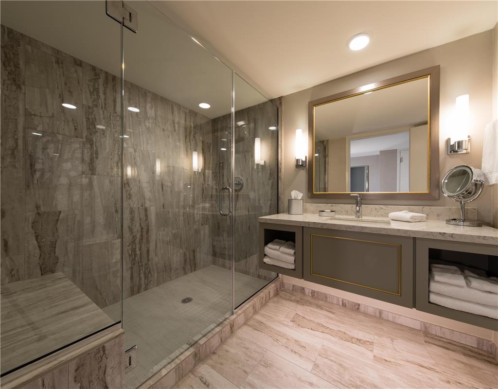 DELTA DOWNS RACETRACK HOTEL AND CA-guestroom-Guest Room,Bathroom,On-Site.jpg