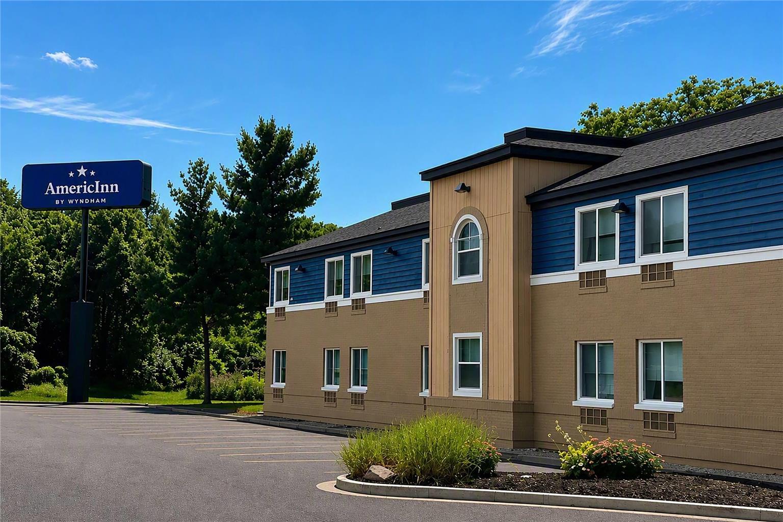 AmericInn by Wyndham Holland