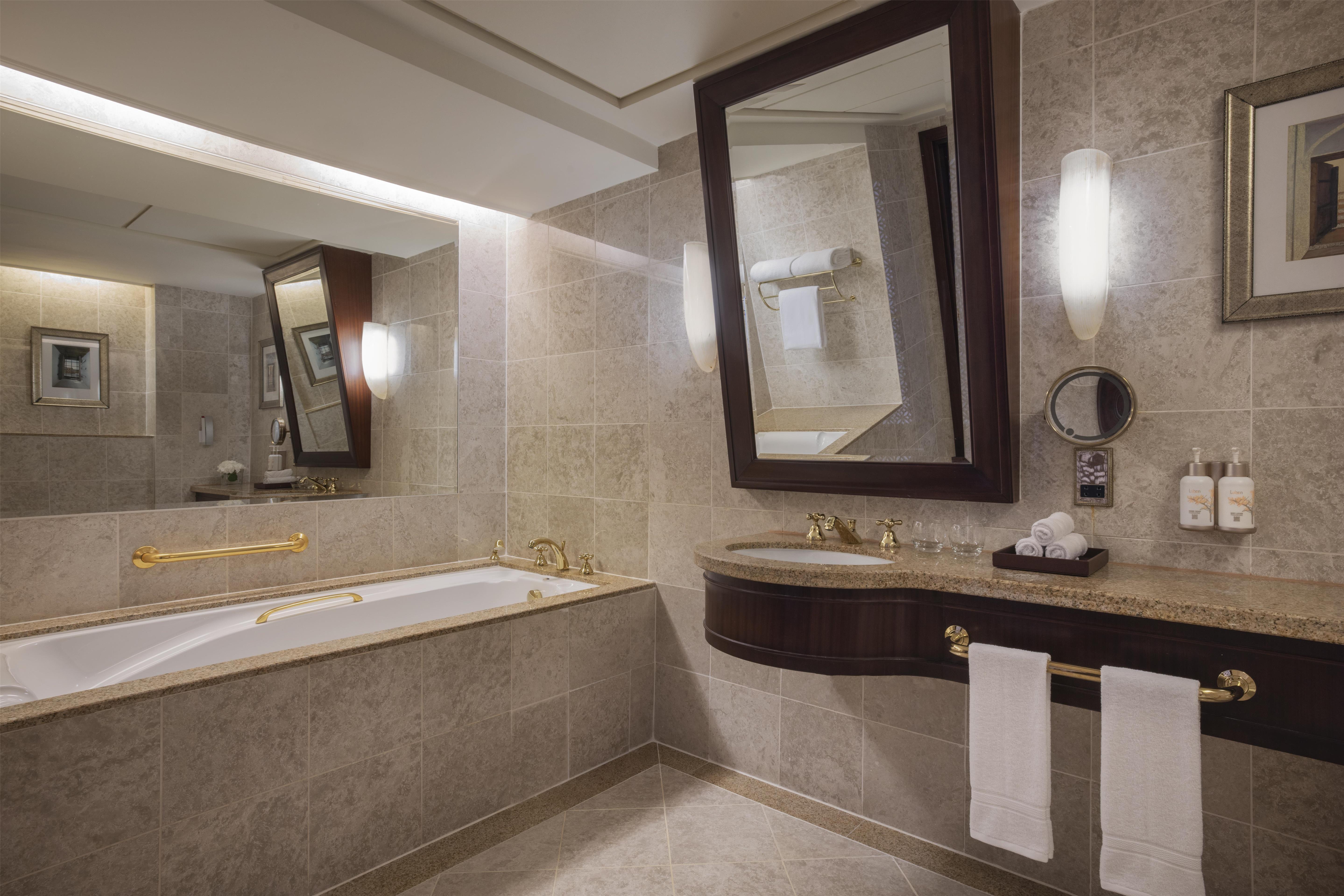 Al Husn Hotel Muscat - Tap to explore photos