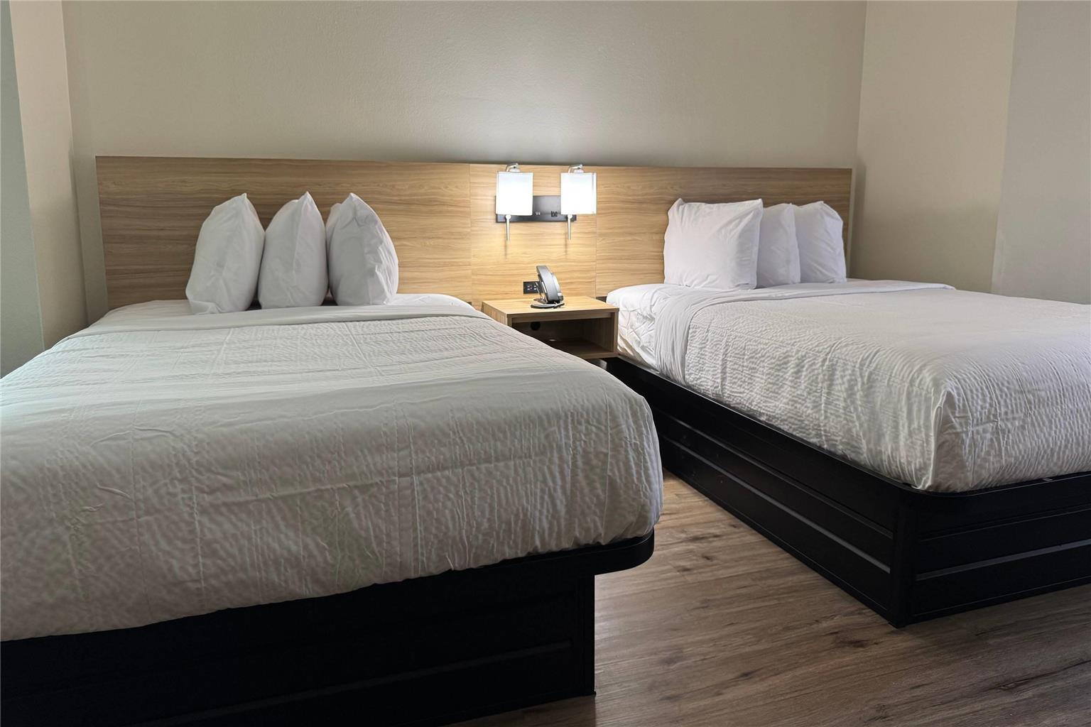 Days Inn by Wyndham McDonough Hotel