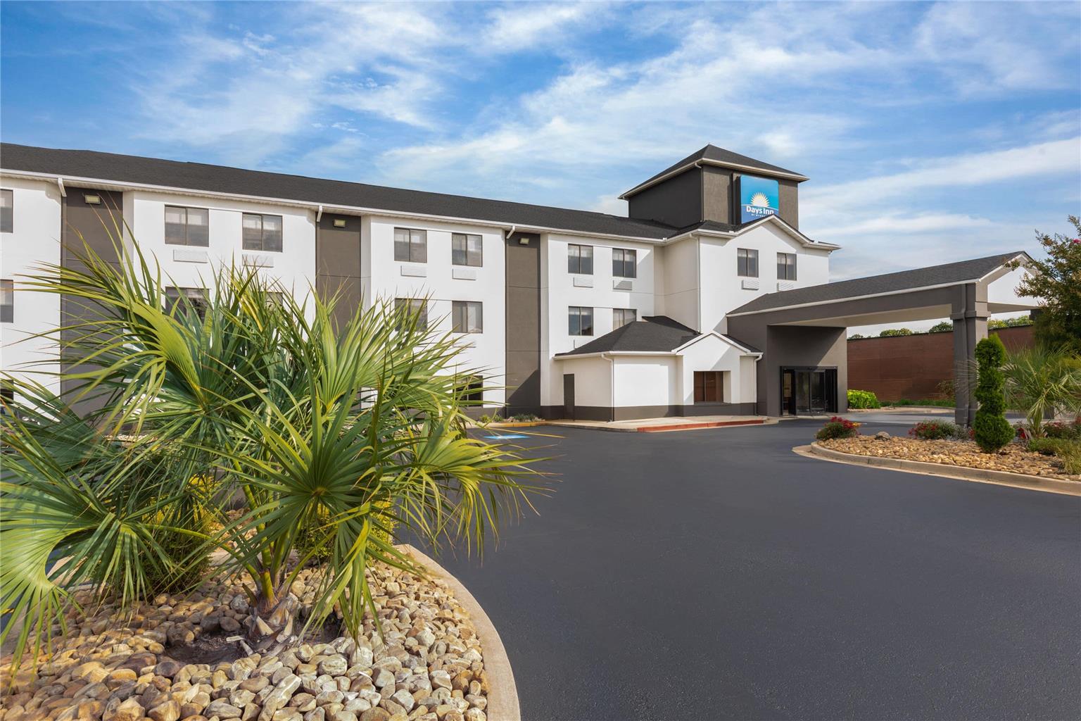 Days Inn by Wyndham McDonough Hotel
