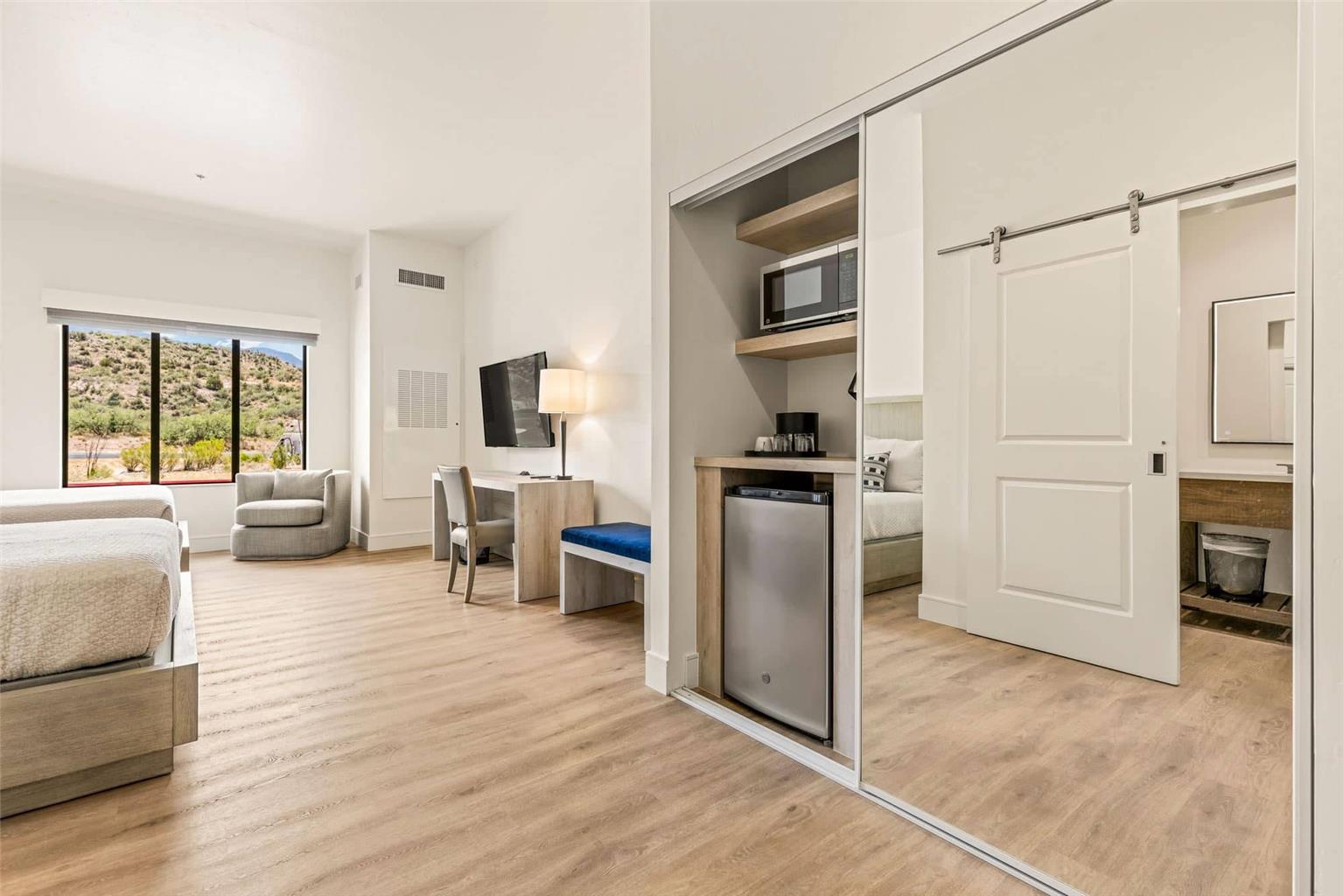 TAAWAKI INN - COTTONWOOD AN ASCEND-guestroom-Guest Room,On-Site.jpg