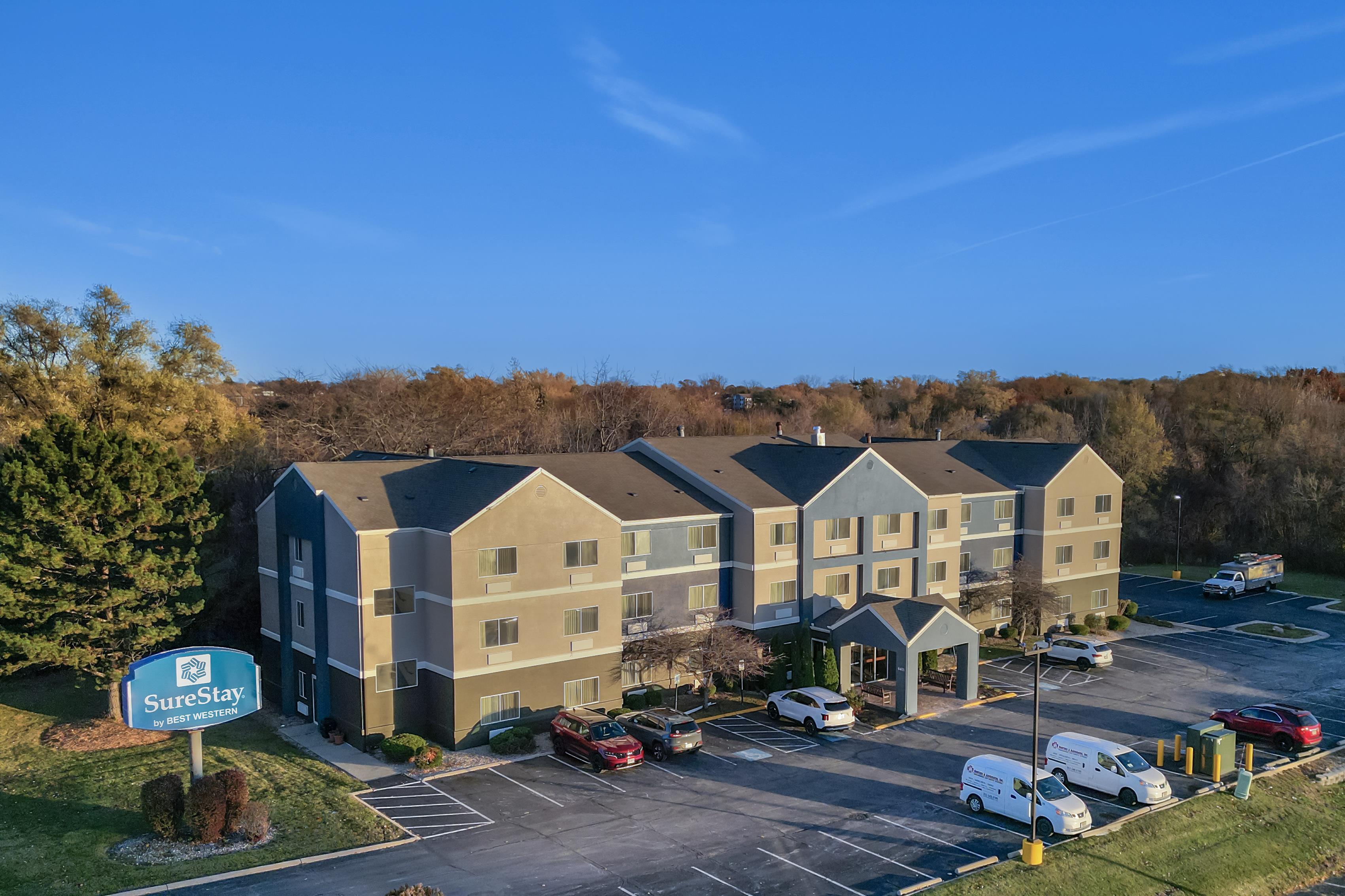 Hotel Exterior | SureStay by Best Western Mount Pleasant Racine