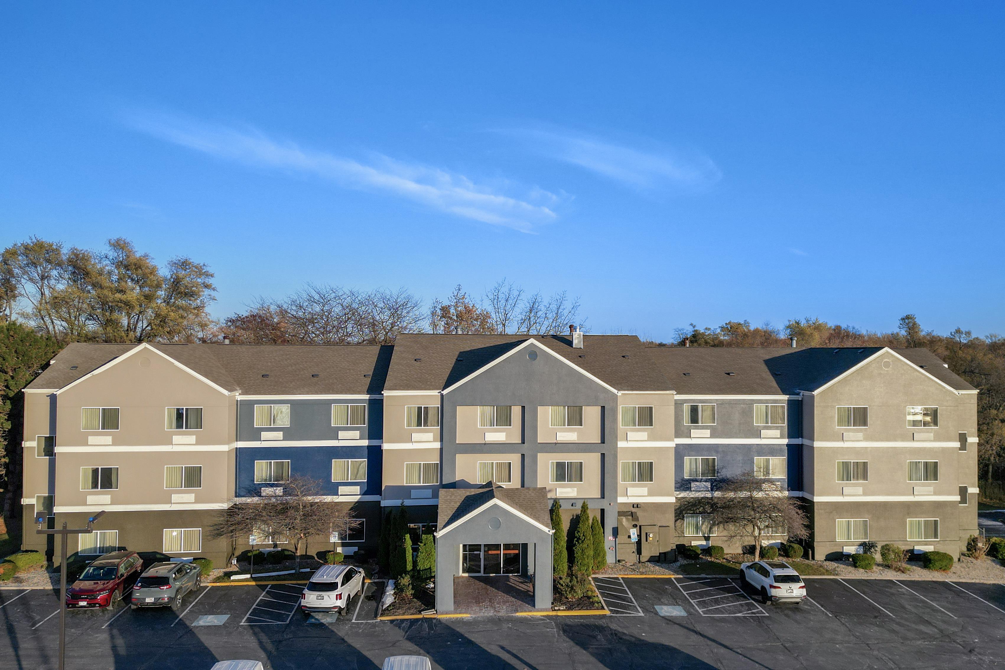 Hotel Exterior | SureStay by Best Western Mount Pleasant Racine