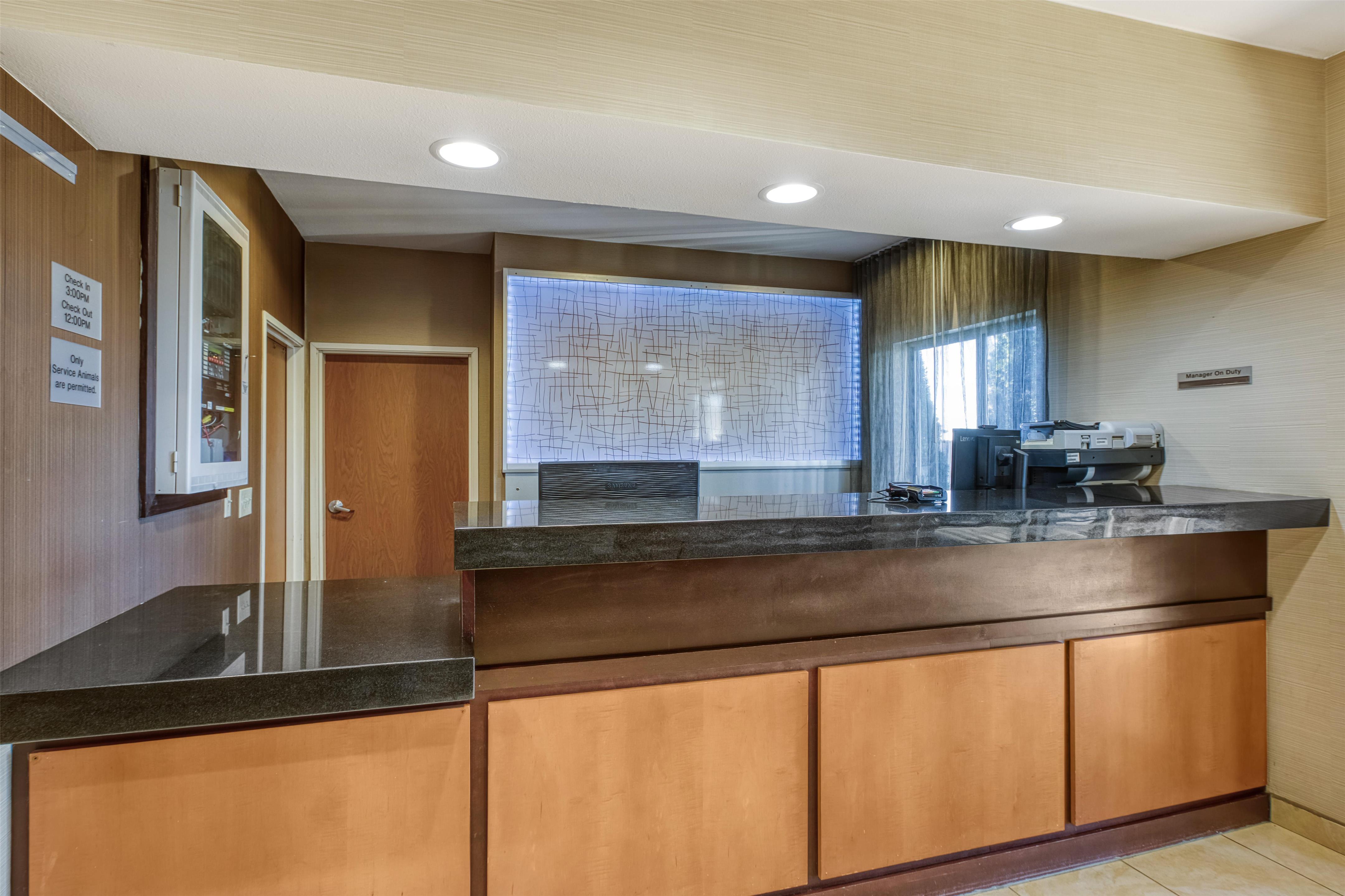 Lobby | SureStay by Best Western Mount Pleasant Racine