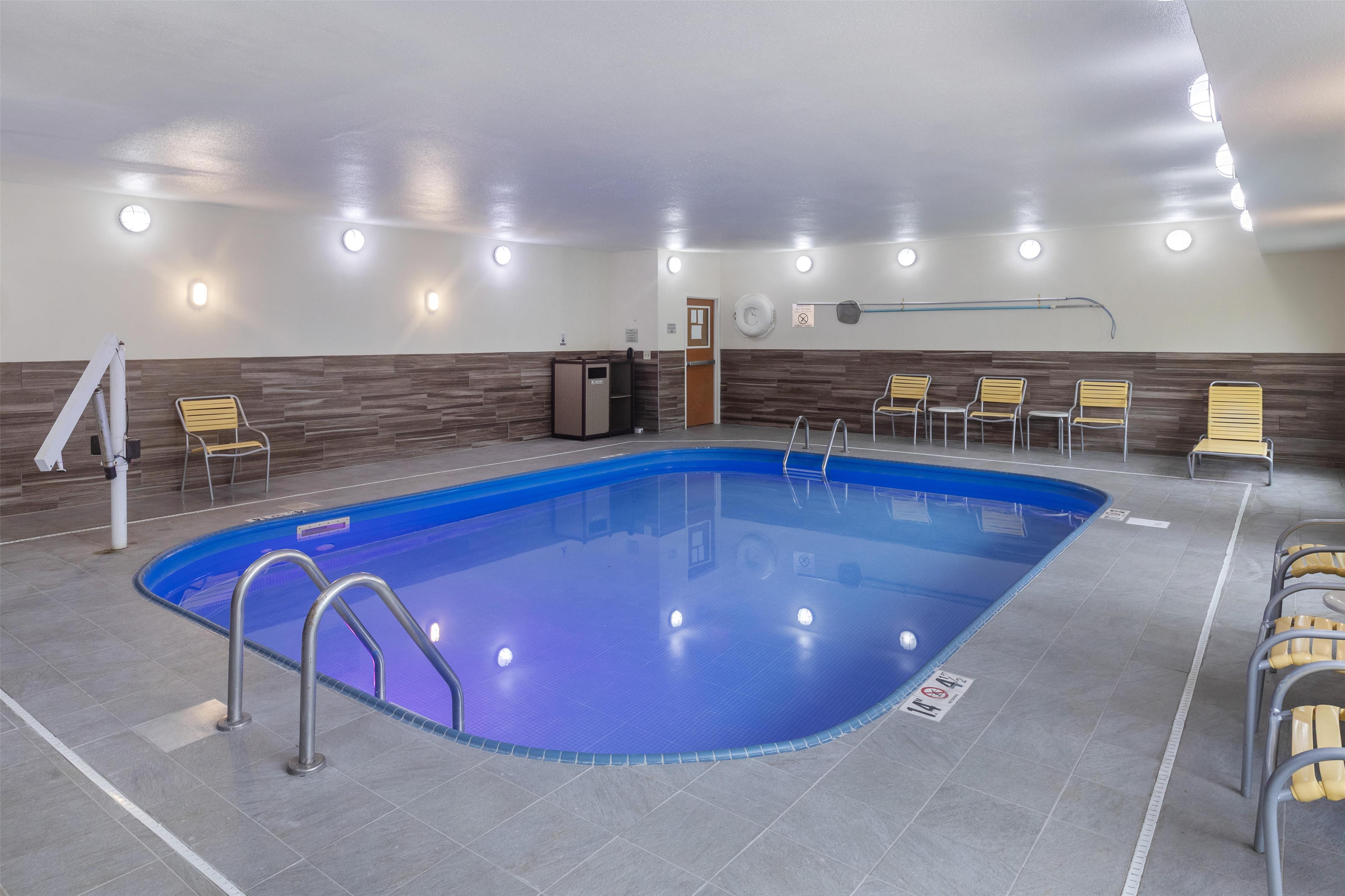 Pool | SureStay by Best Western Mount Pleasant Racine