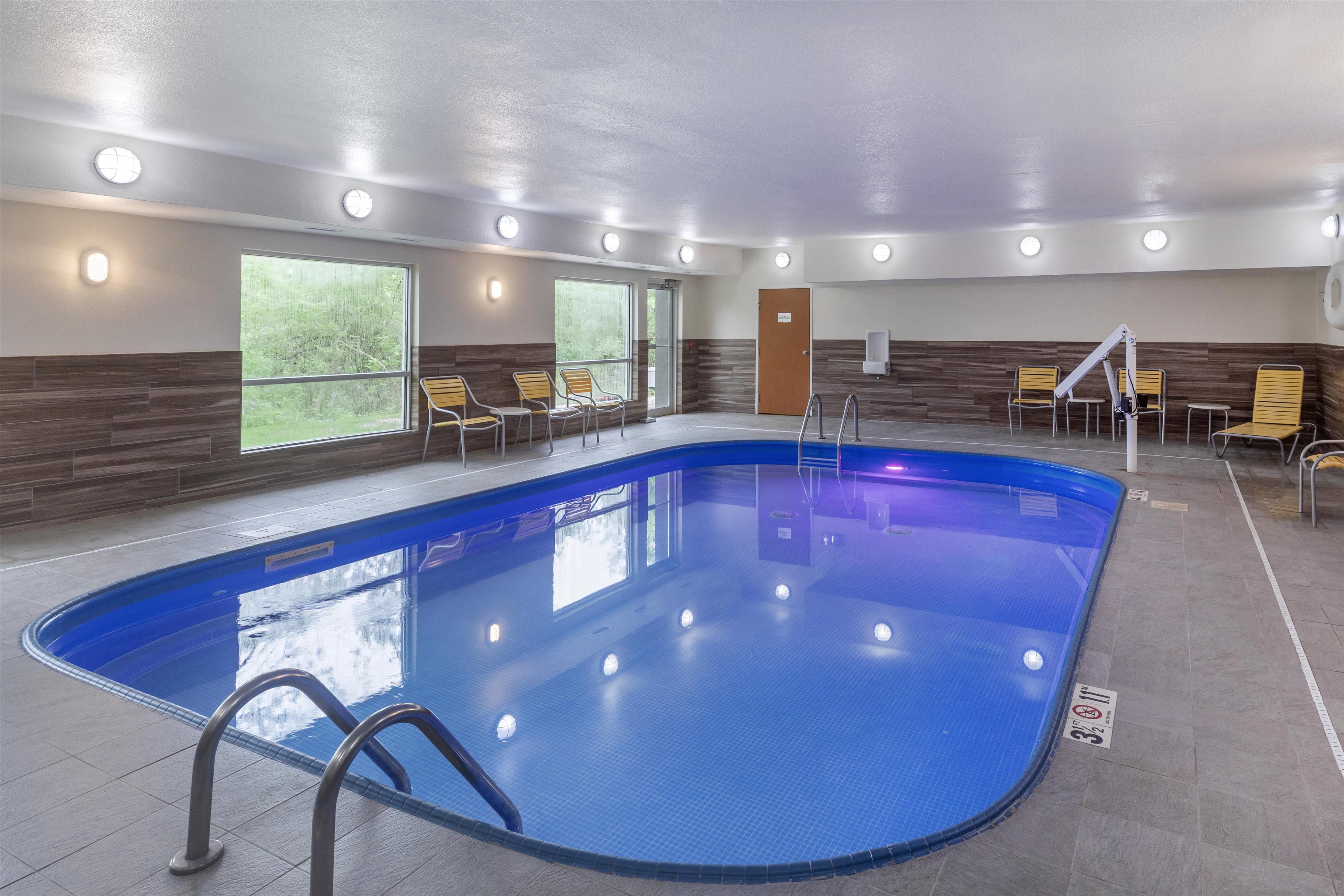 Pool | SureStay by Best Western Mount Pleasant Racine