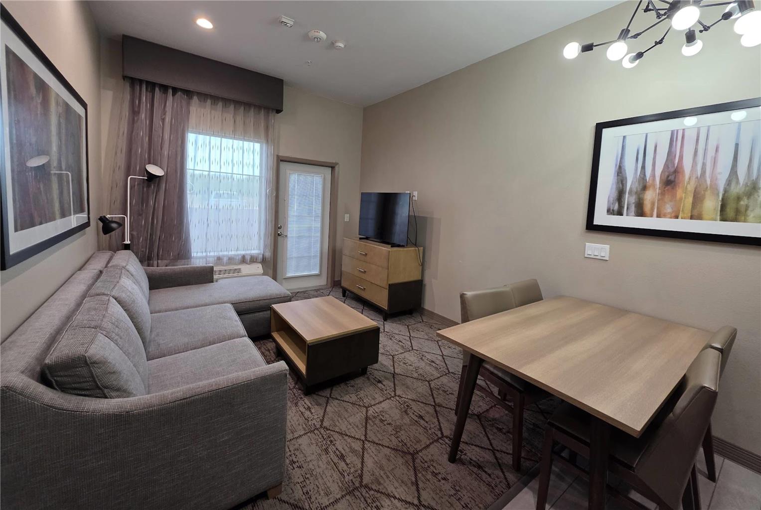 HAWTHORN CORPUS CHRISTI I-37-guestroom-Guest Room,On-Site.jpg