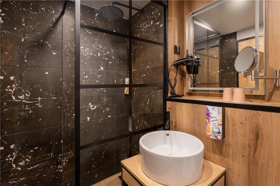 Guest Room,Bathroom,On-Site
