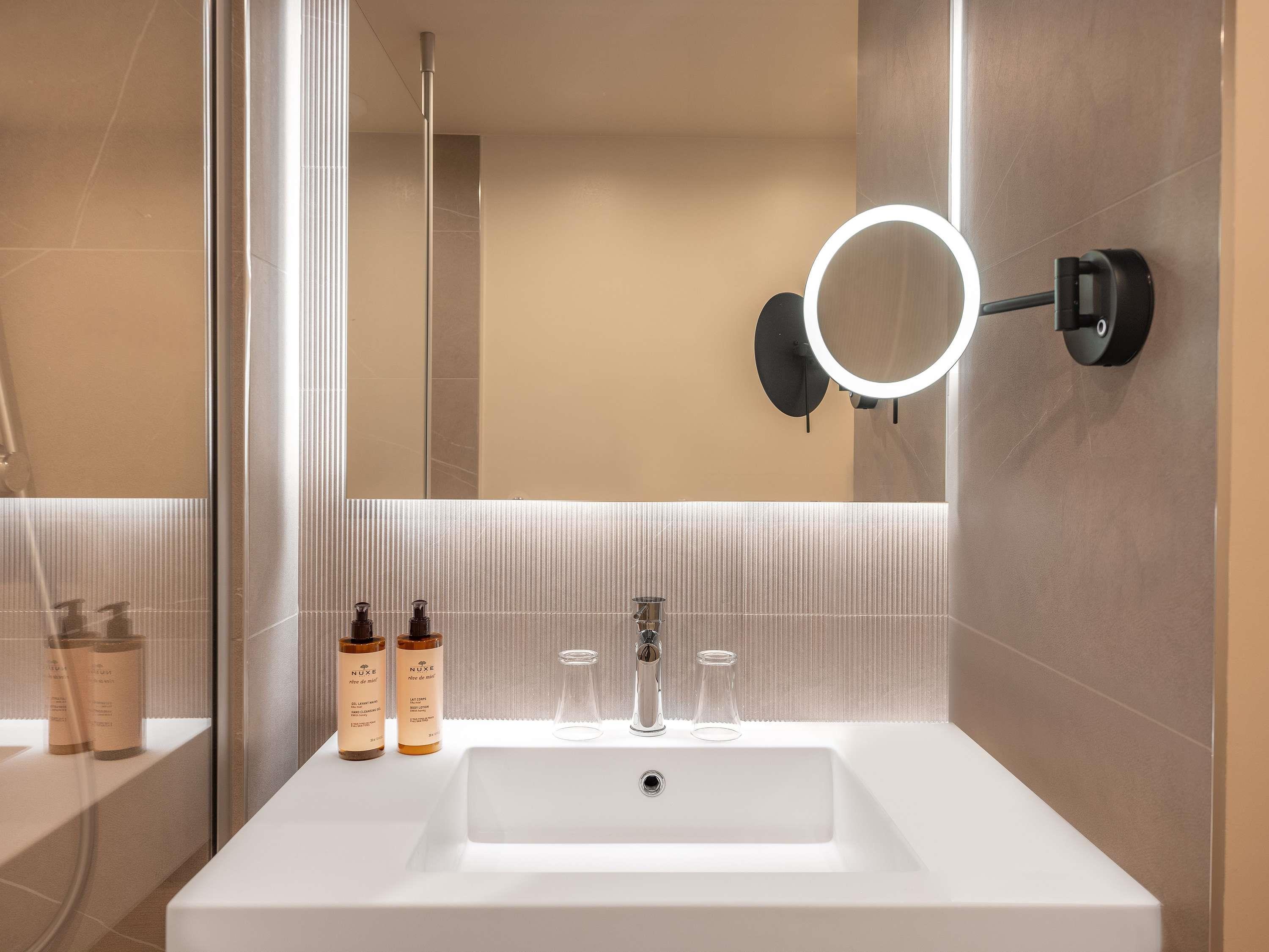 Hotel Mercure Paris Boulogne Pont de Saint Cloud - Tap to explore photos