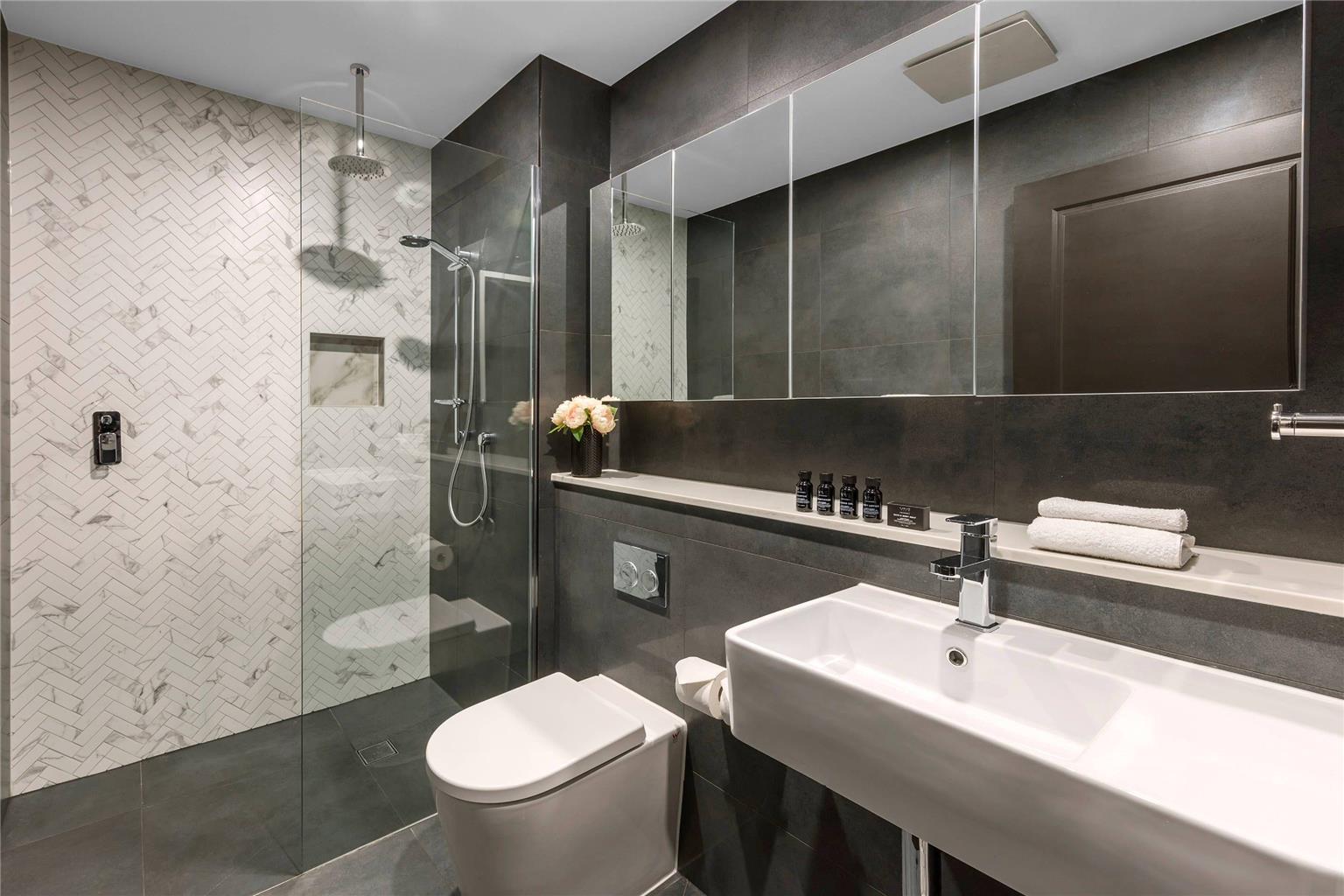 GLADIUS HOTELS AND SUITES PARRAMATT-guestroom-Guest Room,Bathroom,On-Site.jpg