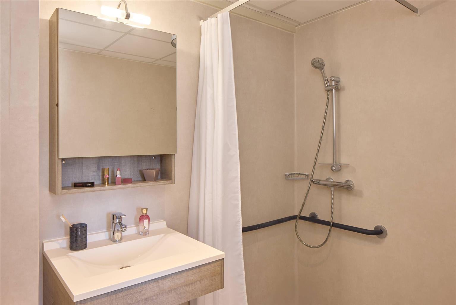 QUALITY APARTHOTEL LE HAVRE LES DOC-guestroom-Guest Room,Bathroom,On-Site.jpg