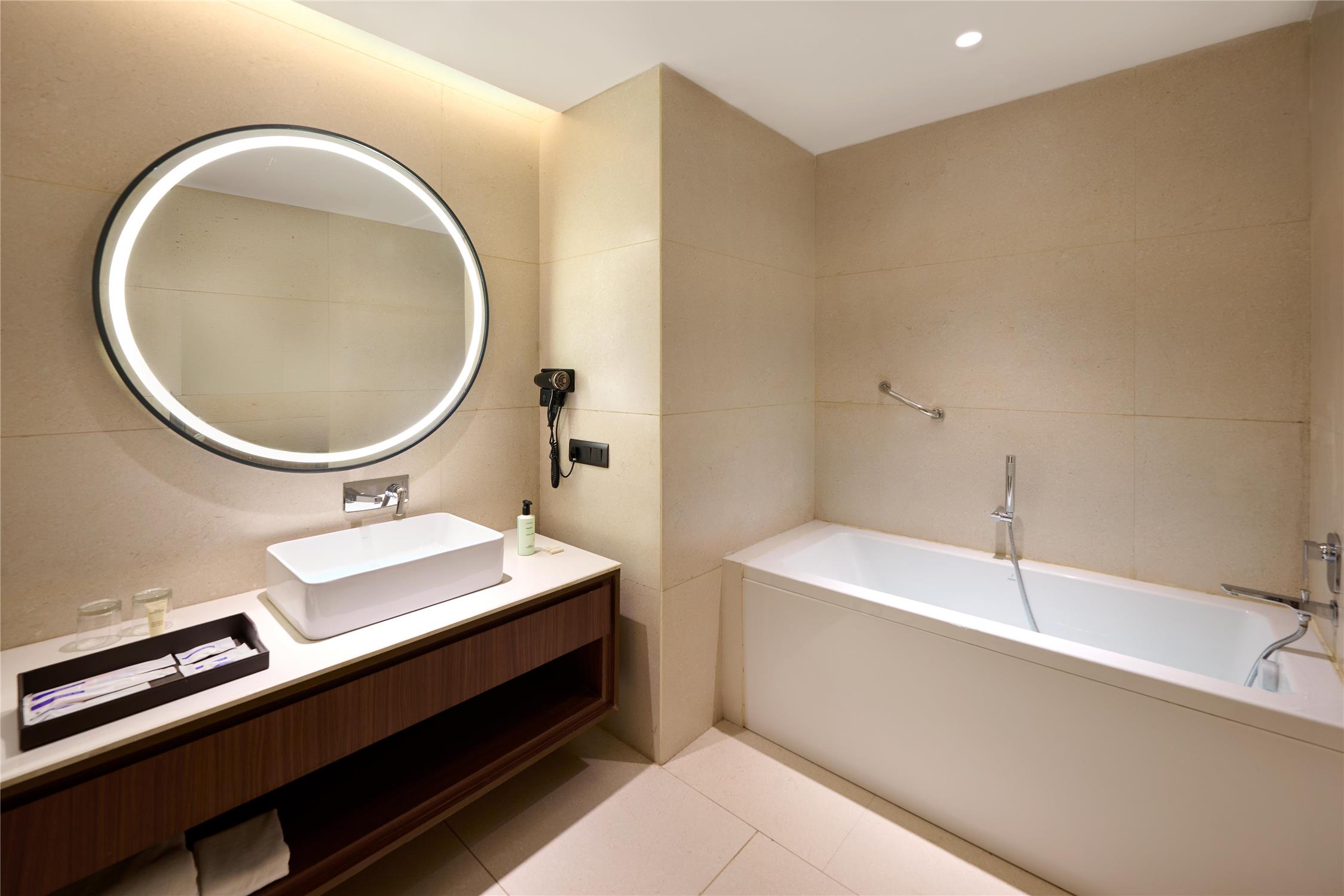 HOTEL SKYWINGS SAROVAR PORTICO MATHURA - Suite Room