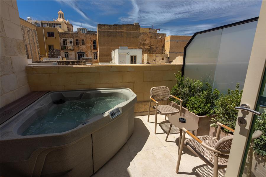 Pool,On-Site,Property Amenity,Recreation