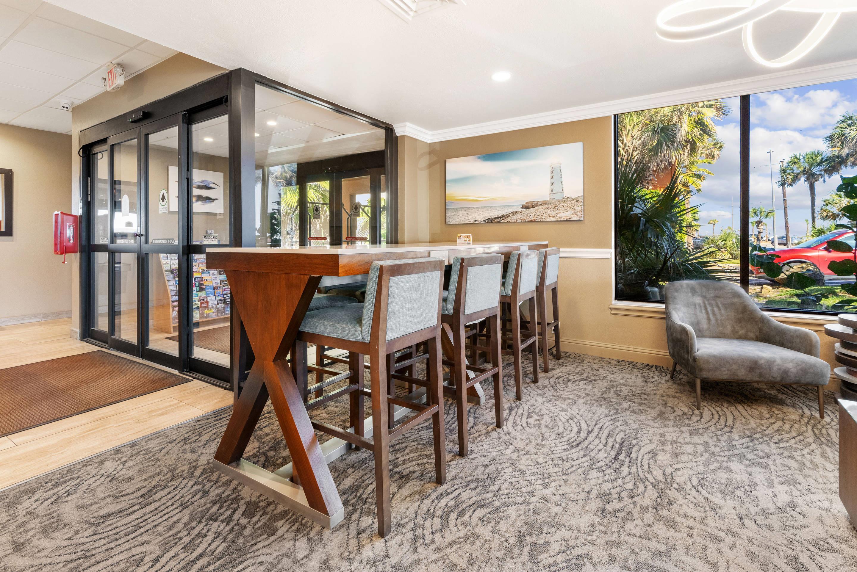 Spacious lobby with sitting area | Beachfront Palms Hotel Galveston