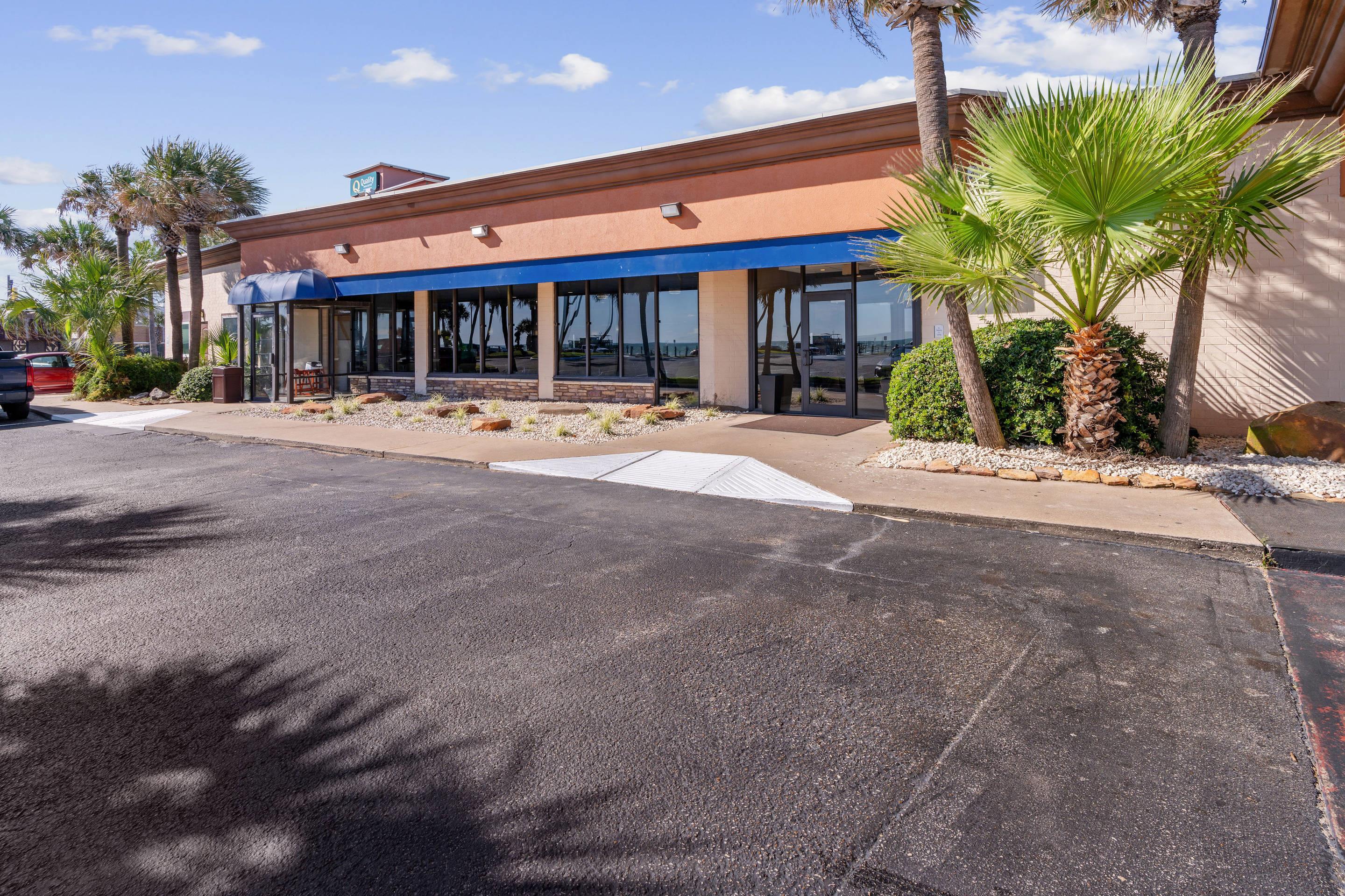 Hotel exterior | Beachfront Palms Hotel Galveston