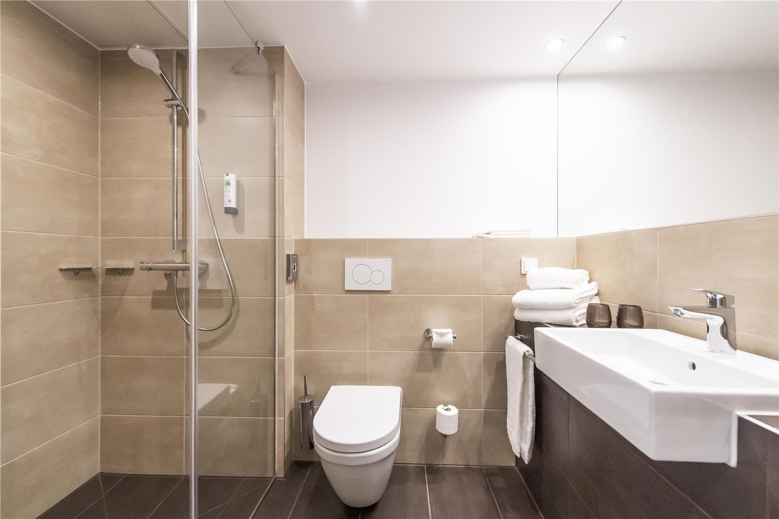 HARBR. HOTEL HEILBRONN , A MEMBER O-guestroom-Guest Room,Bathroom,On-Site.jpg
