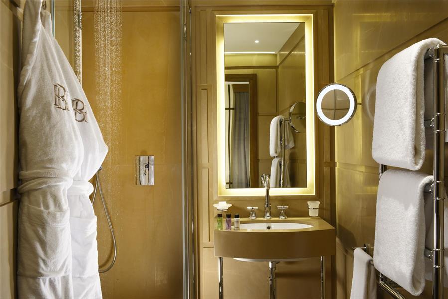 Guest Room,Bathroom,On-Site