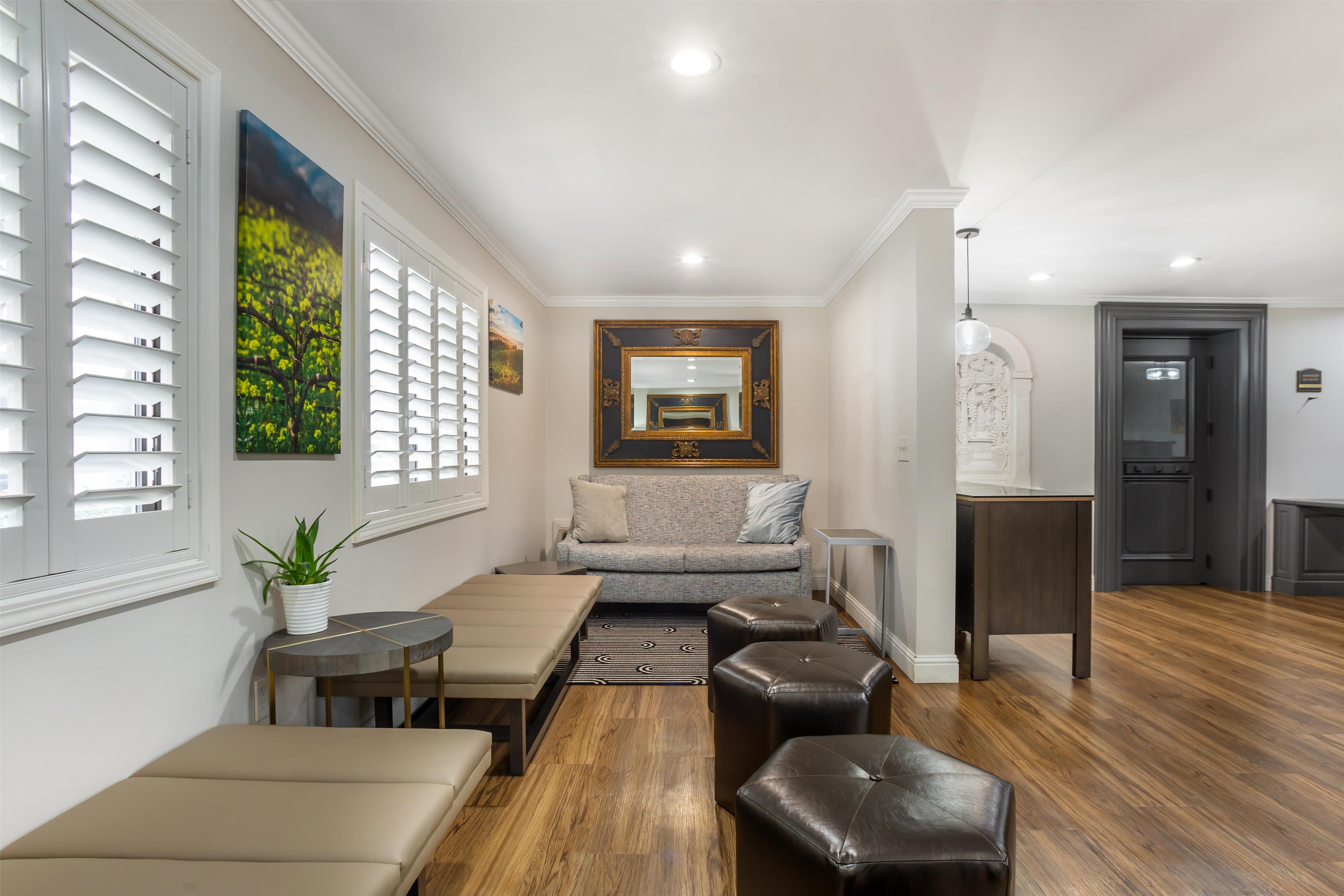 Dry Creek Mod lobby