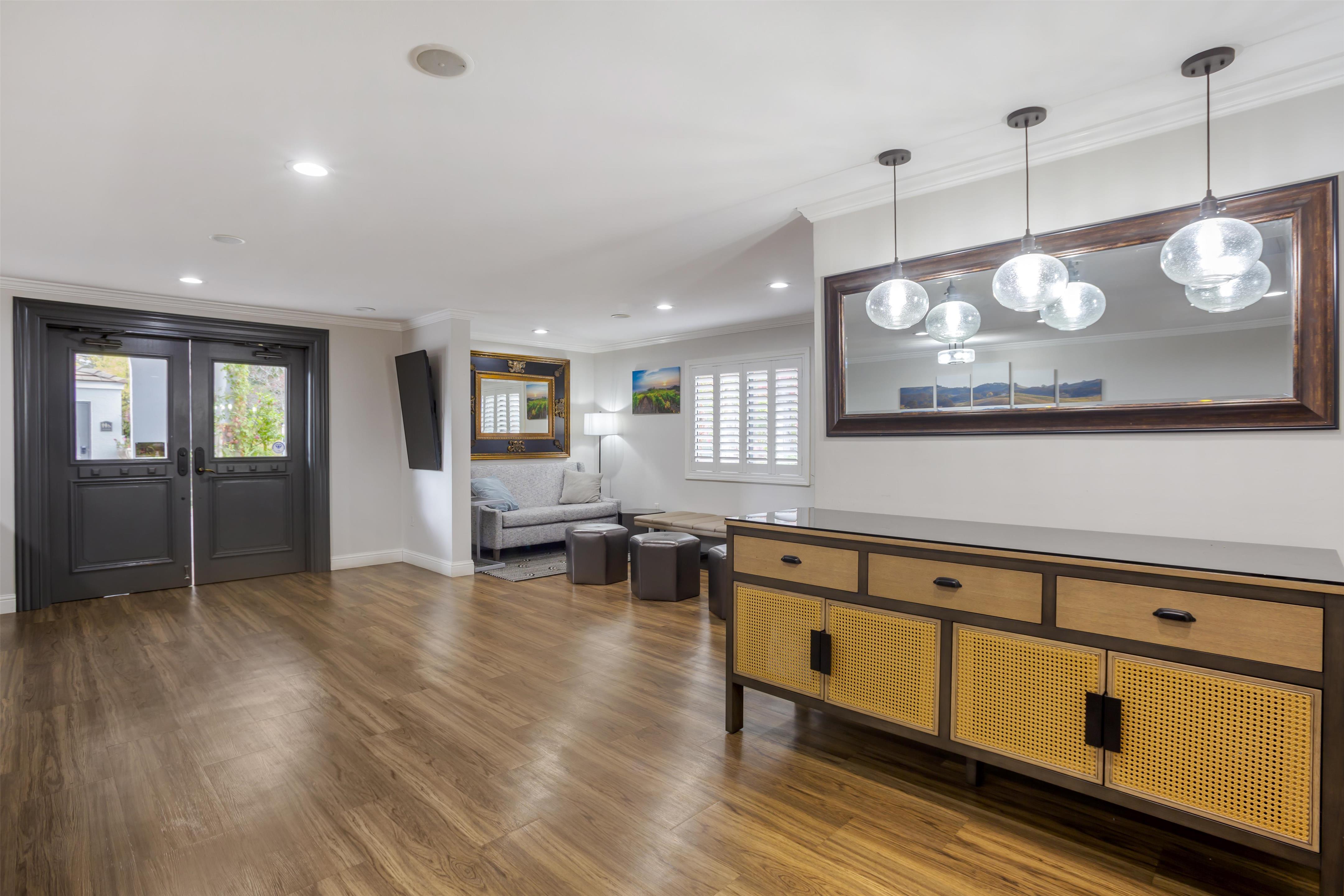 Dry Creek Mod lobby