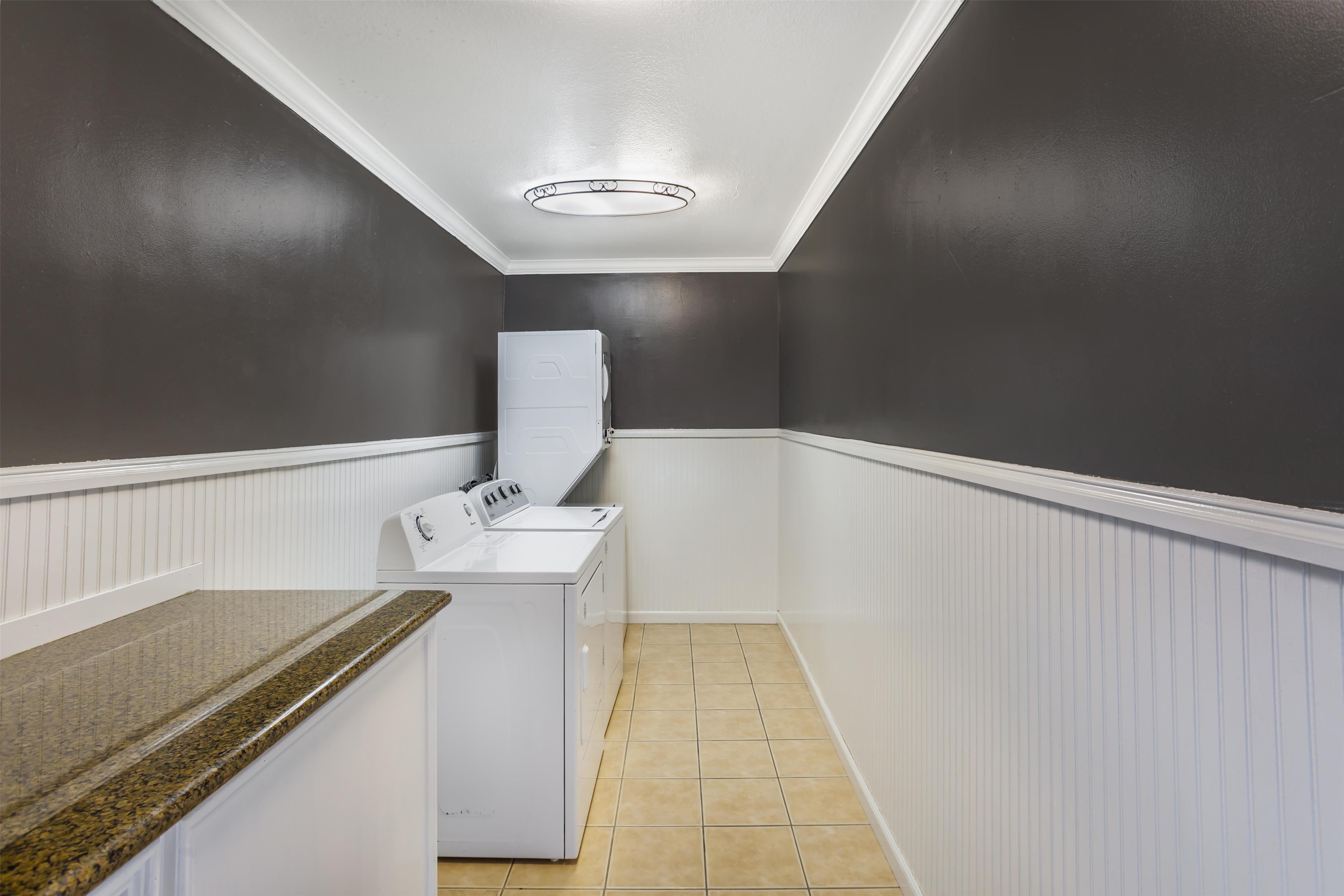 Dry Creek Mod laundry