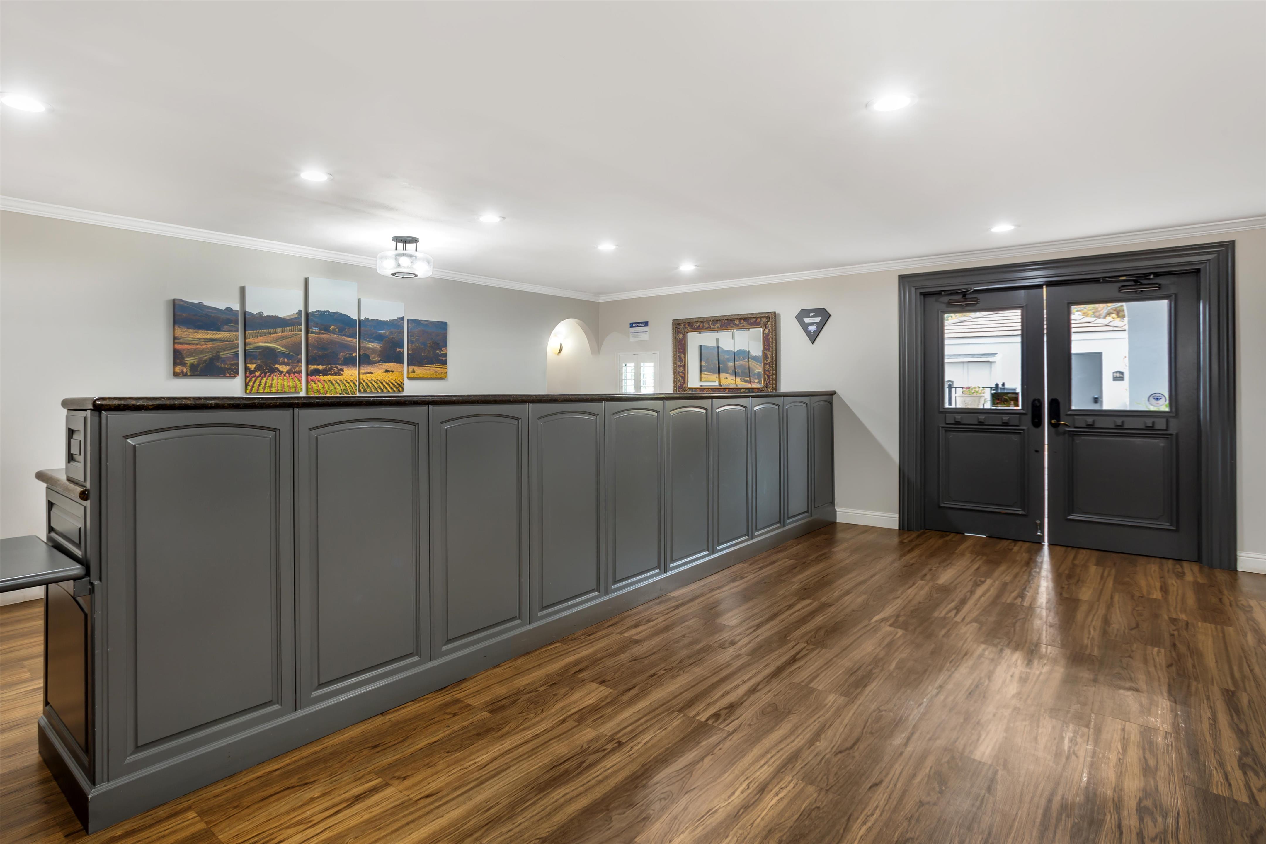 Dry Creek Mod lobby