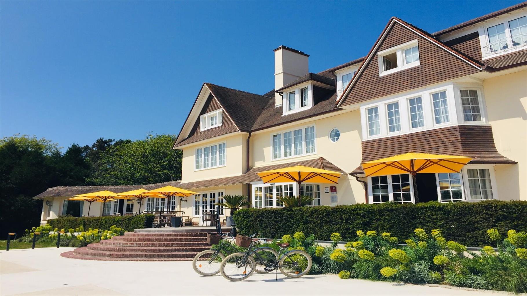 Le Manoir Hotel & Golf Club