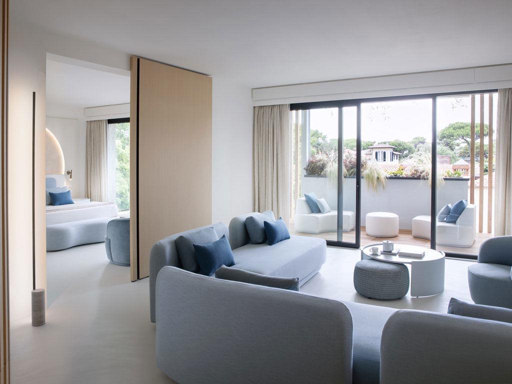HOTEL BYRON-guestroom-Guest Room,On-Site.jpg