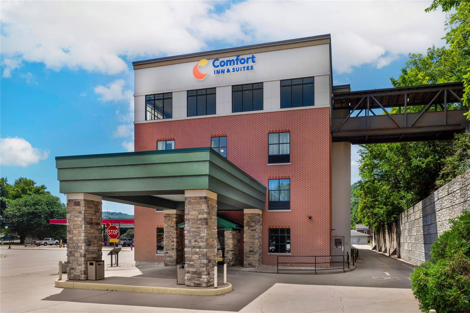 Cobblestone Inn & Suites - Marquette