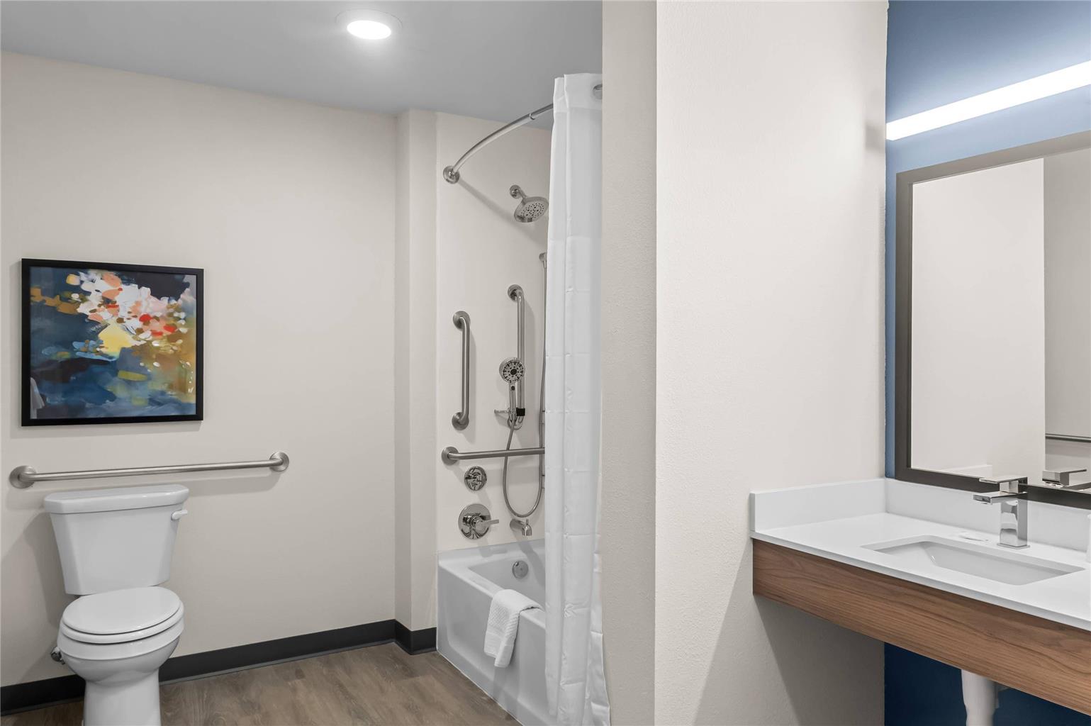 EVERHOME SUITES BOWLING GREEN-guestroom-Guest Room,Bathroom,On-Site.jpg