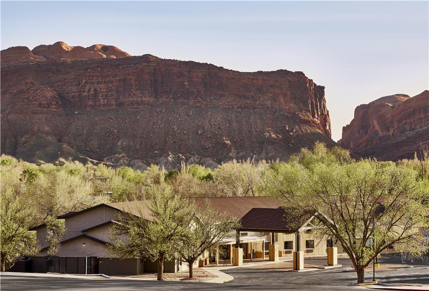 Slackline Moab, Outset Collection by Hilton