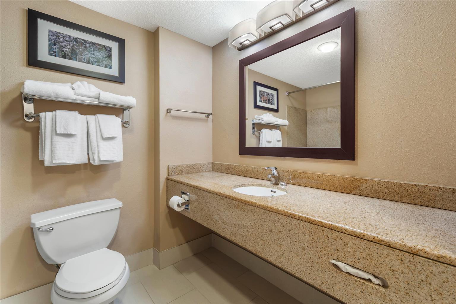 WINGATE BY WYNDHAM NORTH EAST-guestroom-Guest Room,Bathroom,On-Site.jpg