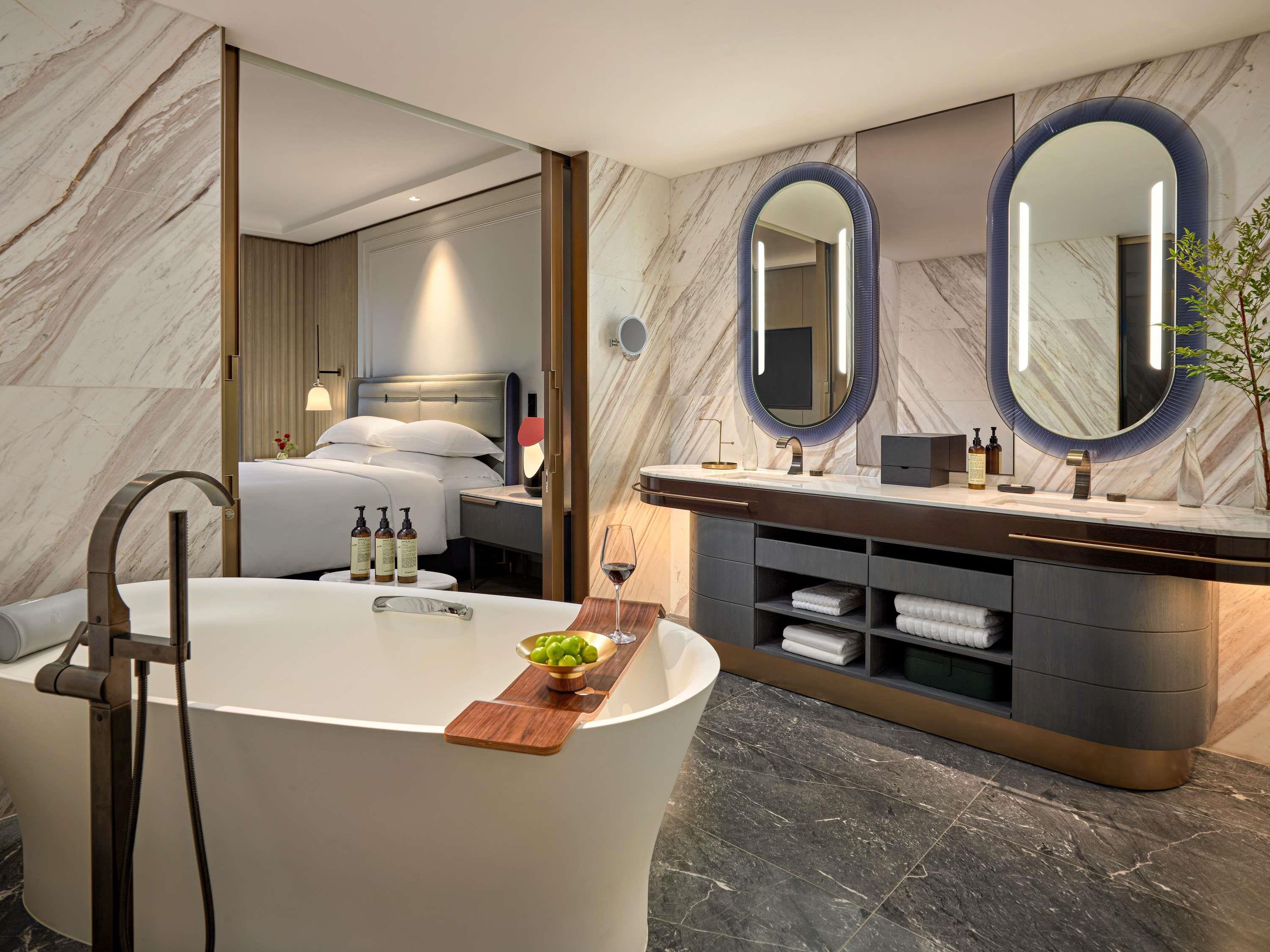 Fairmont Hanoi Room Type - FAIRMONT 1 BEDROOM SUITE King - 88sm Separate Living Space Fairmont Hanoi Room Type - FAIRMONT 1 BEDROOM SUITE King - 88sm Separate Living Space