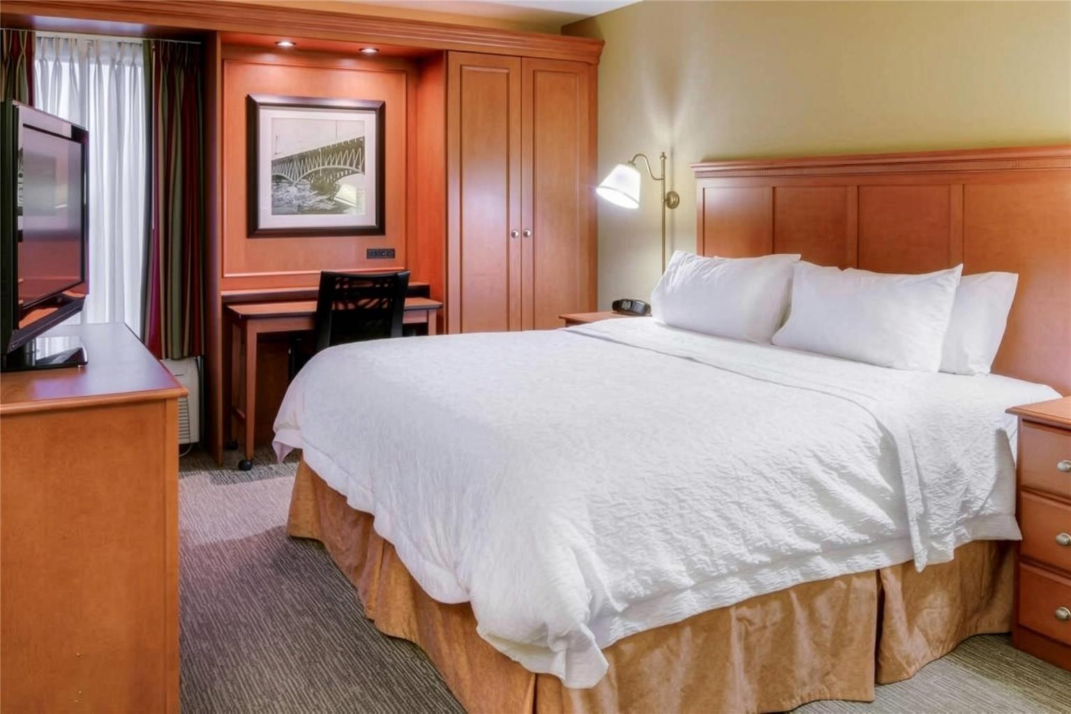 PITTSBURGH AIRPORT INN AND SUITES-guestroom-Guest Room,On-Site.jpg