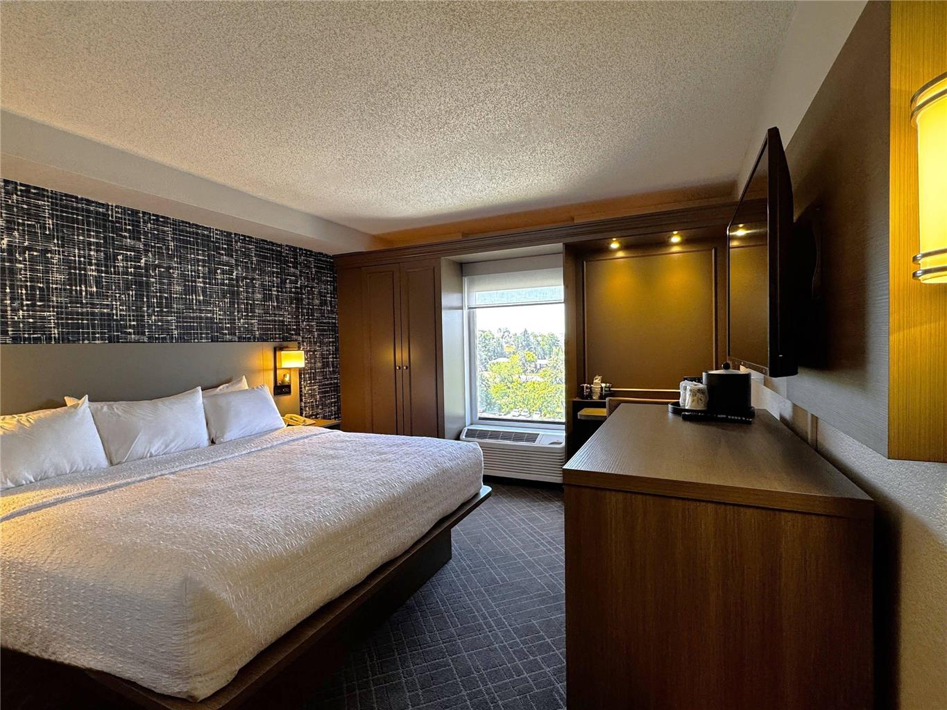 Pittsburgh Airport Inn and Suites