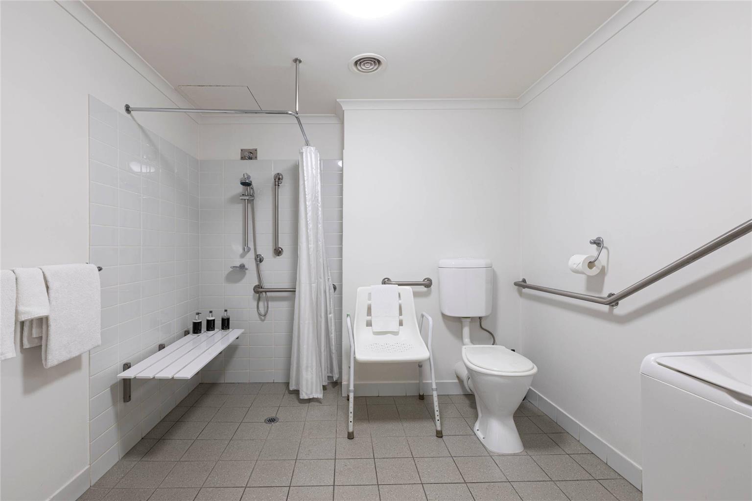 MAINSTAY SUITES WILLIAMSTOWN-guestroom-Guest Room,Bathroom,On-Site.jpg