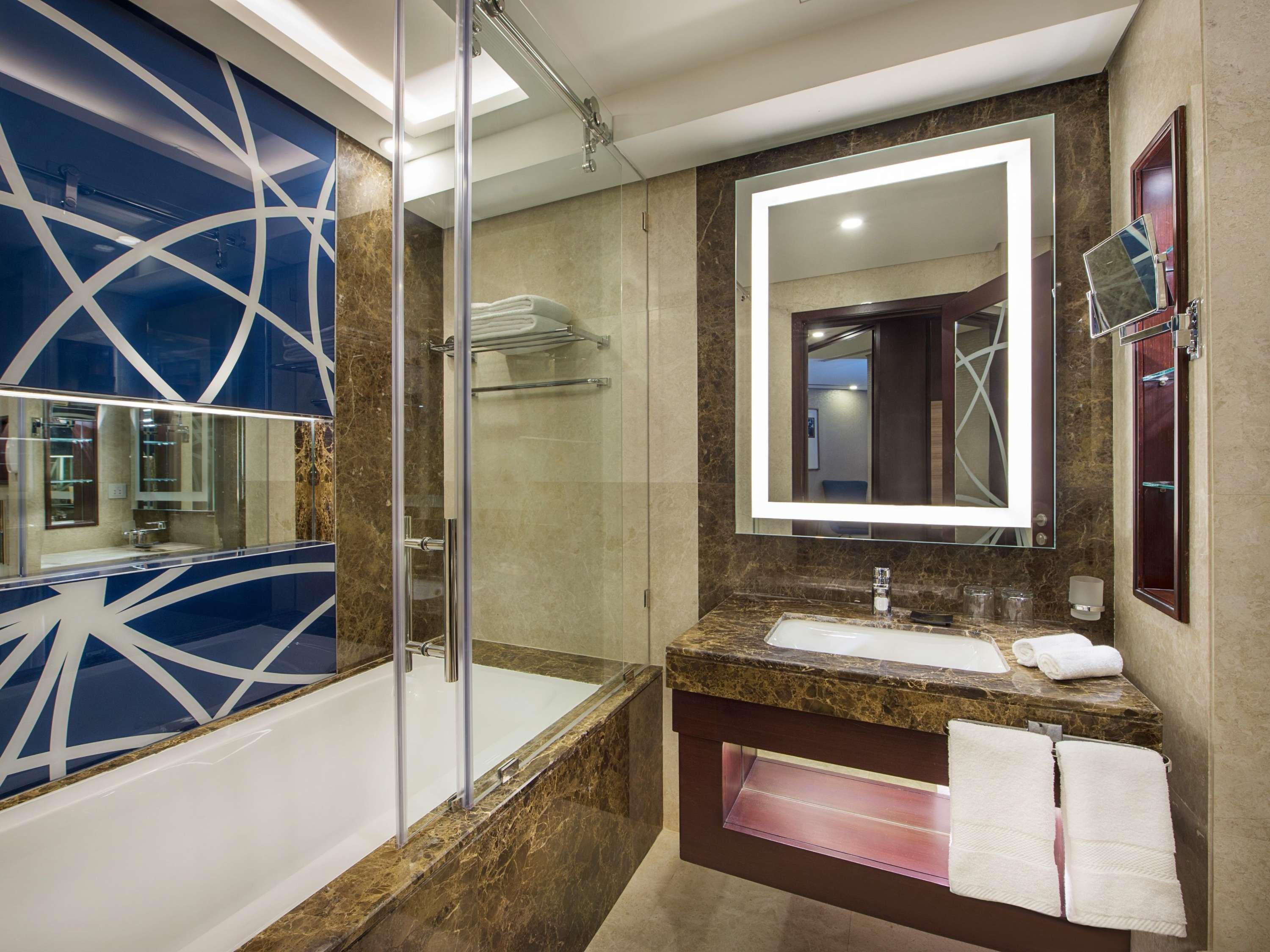 GRAND MERCURE BUSINESS BAY Room Type - Standard Room with 2 Single Beds