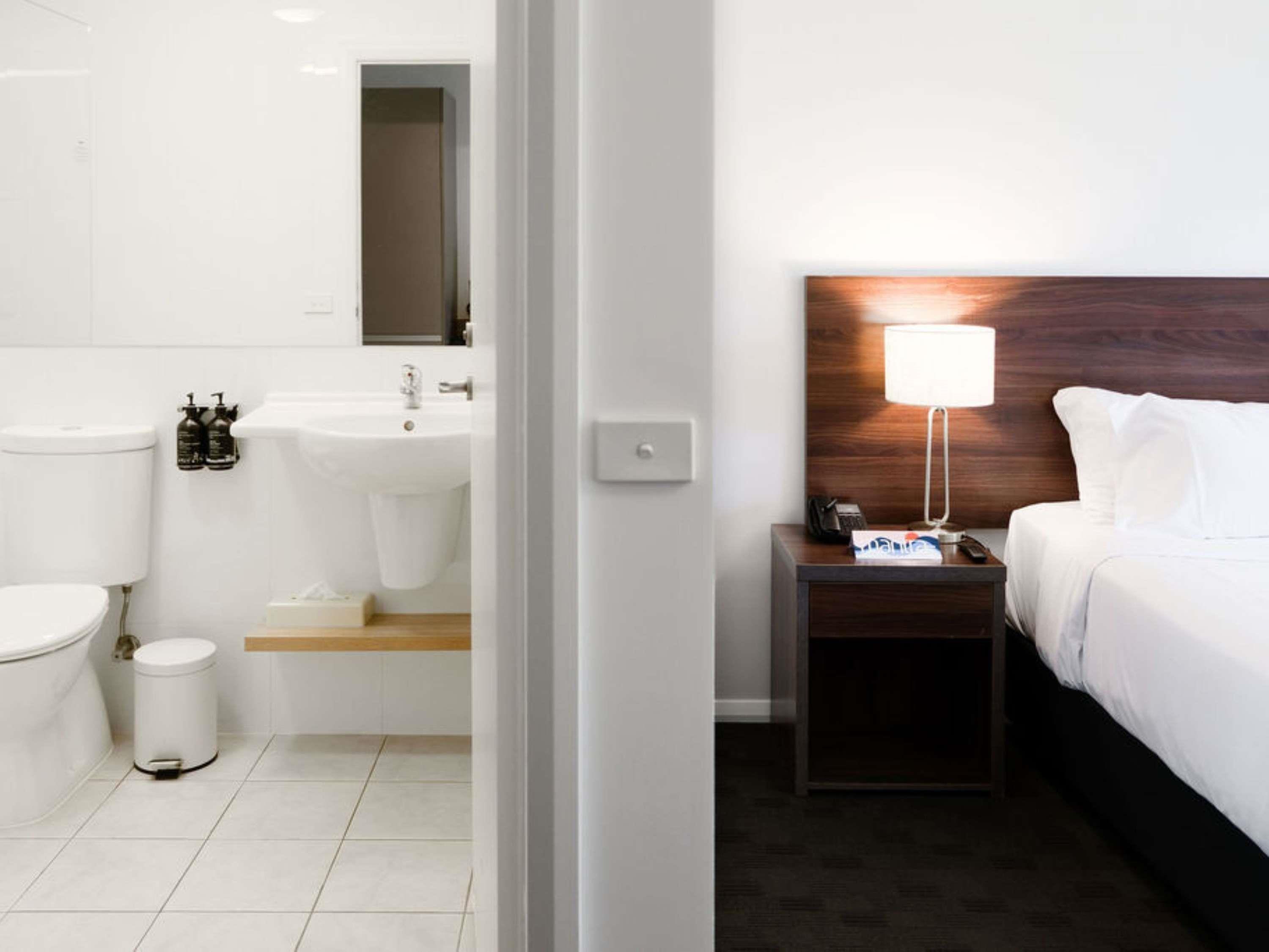 Mantra Hobart Airport Room Type - Standard Room with 1 kingsize bed
