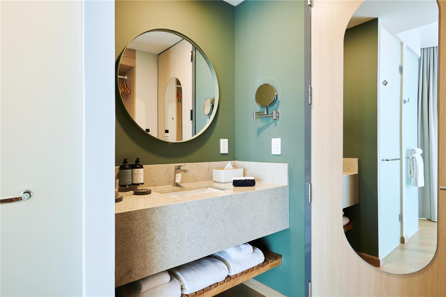 WorldHotels Acueducto Guadalajara-guestroom-Guest Room,Bathroom,On-Site.jpg