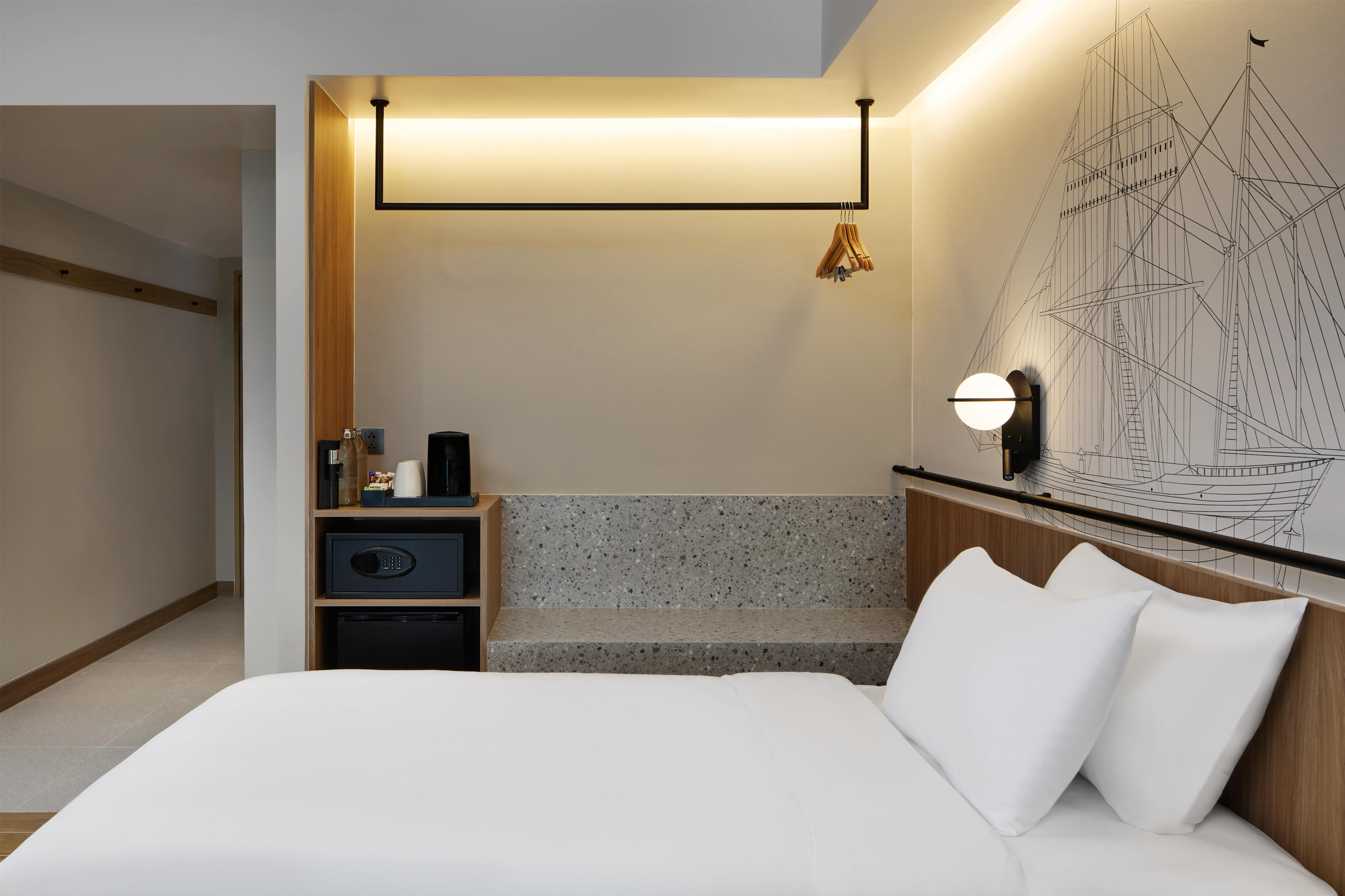 Best Western Matter Tiwanon Hotel Room Type - 1 King 1 Single, Non-Smoking, Deluxe Room, Safe, Kettle, Slippers