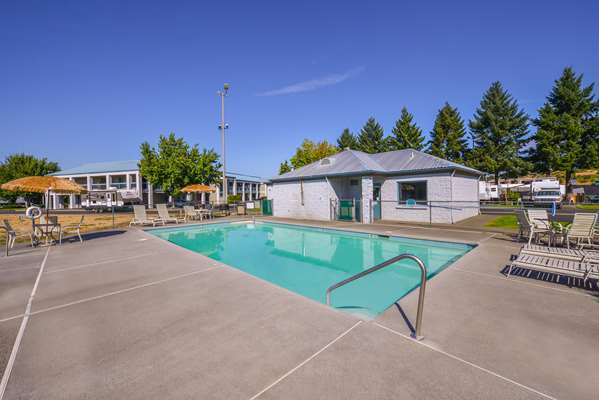 Pool - Americas Best Value Inn Phoenix - I-5, Exit 24