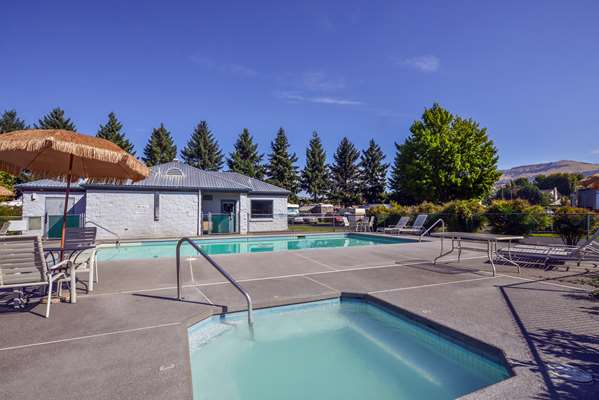 Pool - Americas Best Value Inn Phoenix - I-5, Exit 24