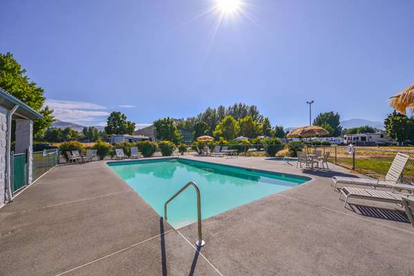 Pool - Americas Best Value Inn Phoenix - I-5, Exit 24