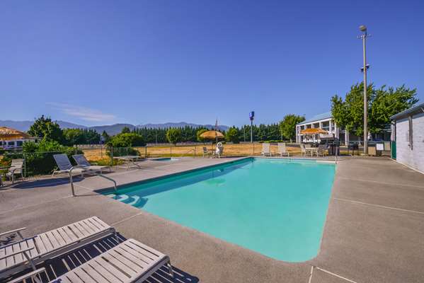 Pool - Americas Best Value Inn Phoenix - I-5, Exit 24