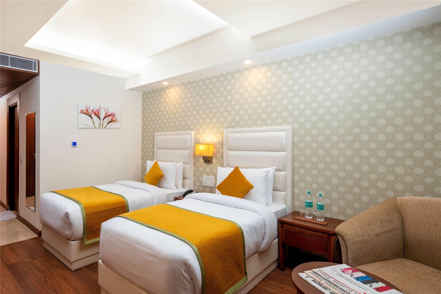 CYGNETT INN PARAS TRADEMARK-guestroom-Guest Room,On-Site.jpg